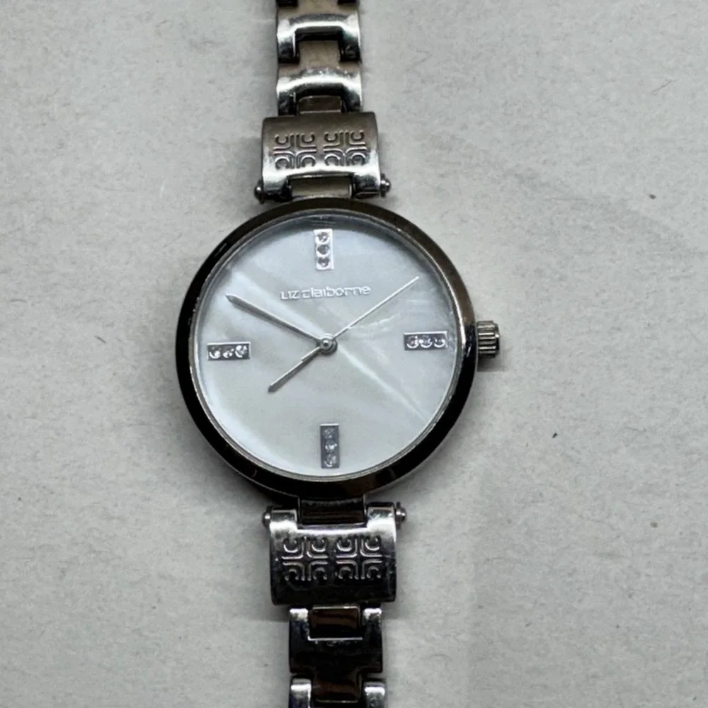 Liz‎ Claiborne LC1135 Silver tone Watch Crystal Dial Japan Movement